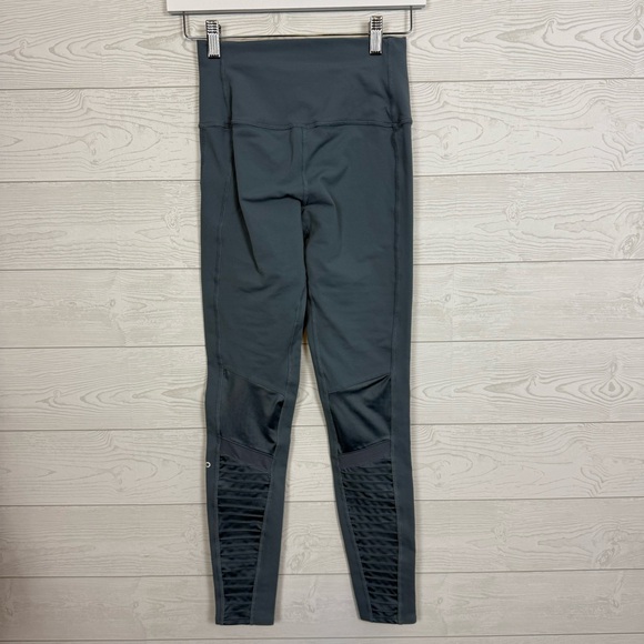 ALO Yoga Moto Leggings Gray/Blue Size Small - Picture 4 of 10